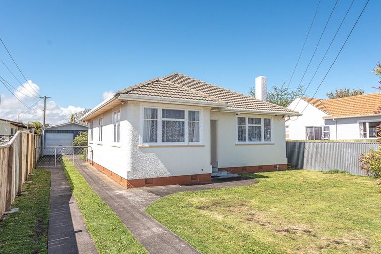Photo of property in 16 Lewis Avenue, Aramoho, Whanganui, 4500