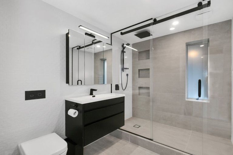 Photo of property in 51 St Michaels Avenue, Point Chevalier, Auckland, 1022