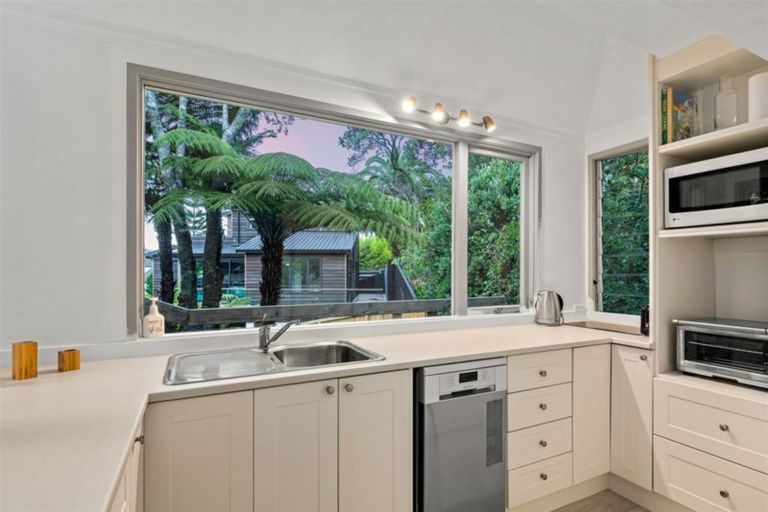 Photo of property in 70 Heathcote Road, Castor Bay, Auckland, 0620