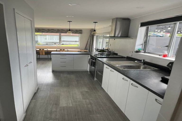 Photo of property in 4 Harvard Grove, Totara Park, Upper Hutt, 5018