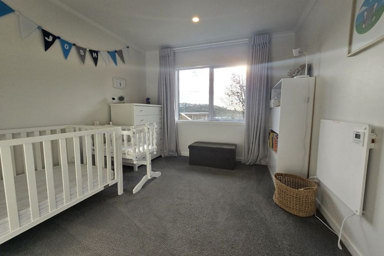 Photo of property in 10 Gaff Place, Whitby, Porirua, 5024
