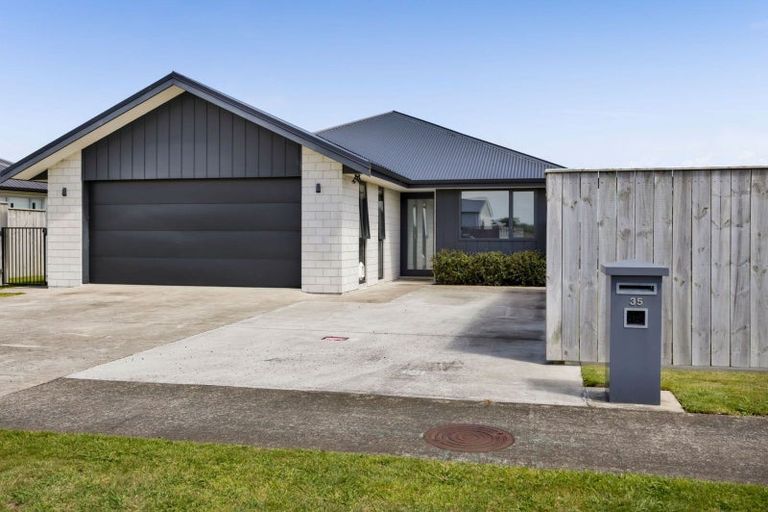 Photo of property in 35 County Drive, Hawera, 4610
