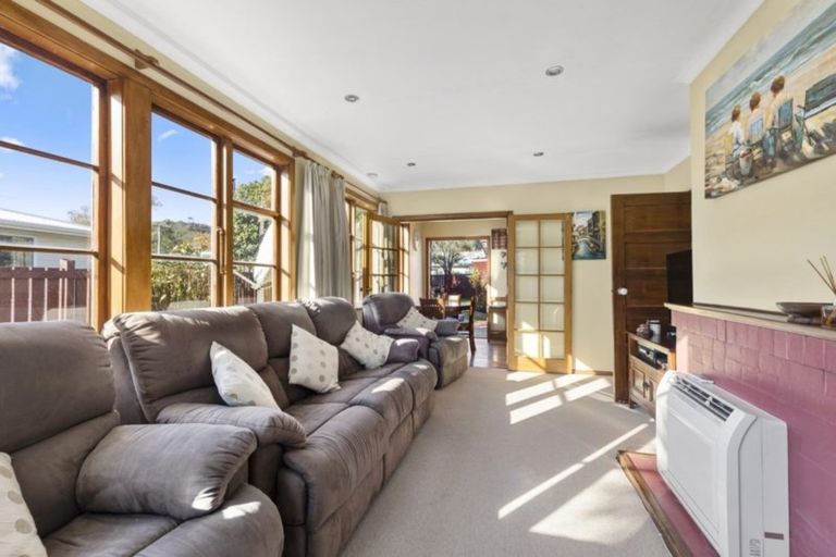 Photo of property in 6 Biddle Crescent, Taita, Lower Hutt, 5011