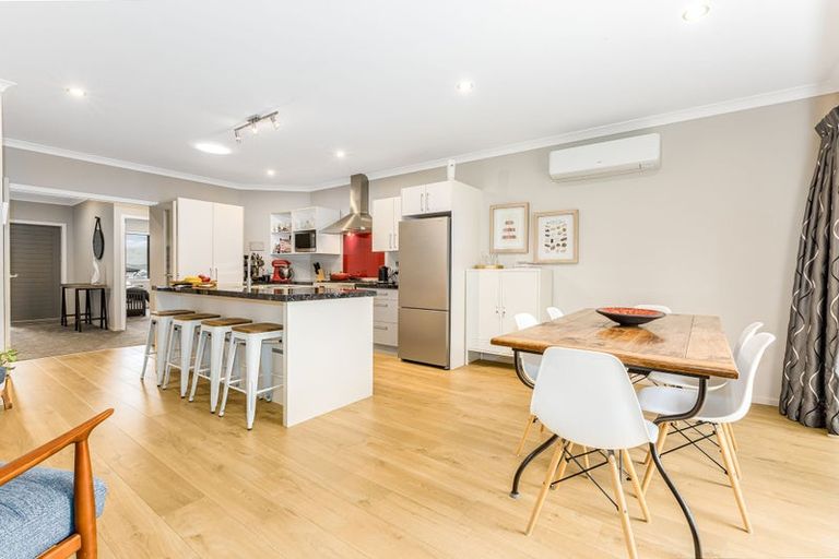 Photo of property in 4 Peel Lane, Aotea, Porirua, 5024