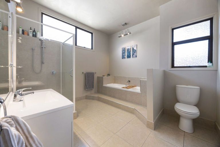 Photo of property in 10 Grassy Downs Place, St Andrews, Hamilton, 3200