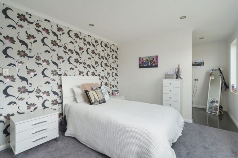 Photo of property in 37 Rodeo Drive, Kelvin Grove, Palmerston North, 4414