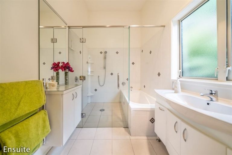 Photo of property in 76 Heretaunga Square, Silverstream, Upper Hutt, 5019