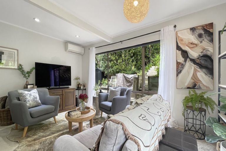 Photo of property in 2/8 Park Hill Road, Birkenhead, Auckland, 0626