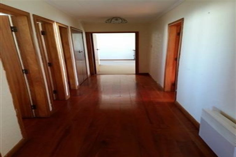 Photo of property in 15 Manu Crescent, Upper Vogeltown, New Plymouth, 4310