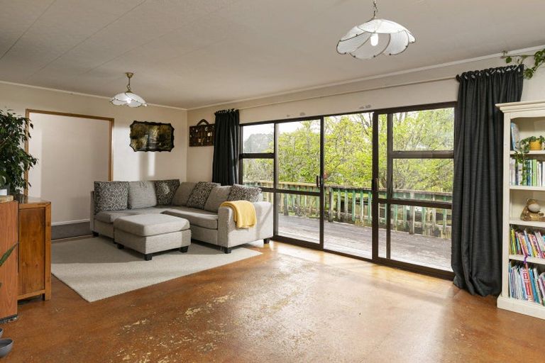 Photo of property in 1187 Peak Road, Helensville, 0875