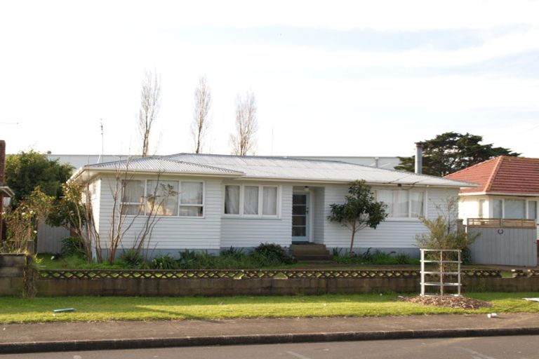 Photo of property in 63 Blake Road, Mangere East, Auckland, 2024