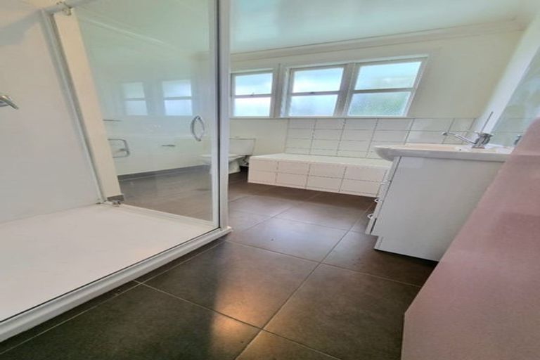 Photo of property in 2 Martin Place, Kelston, Auckland, 0602