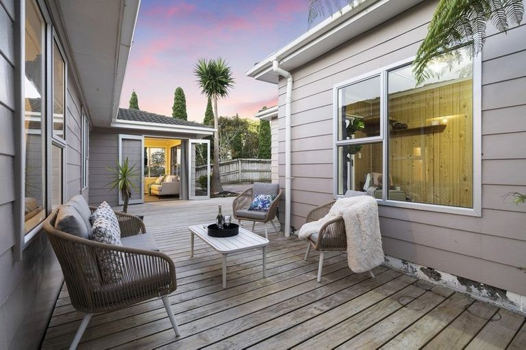 Photo of property in 12 Malmo Place, Massey, Auckland, 0614