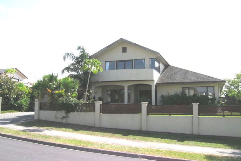 Photo of property in 3 Lupetti Rise, West Harbour, Auckland, 0618