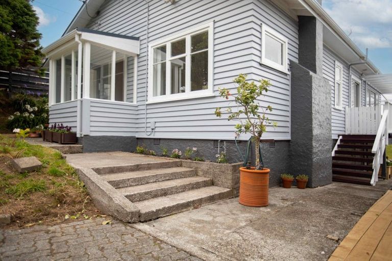 Photo of property in 50 Maungaraki Road, Korokoro, Lower Hutt, 5012