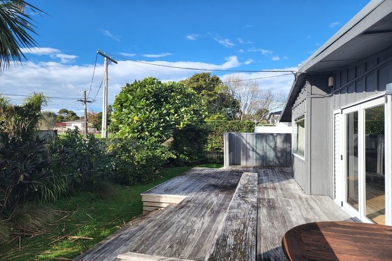 Photo of property in 10 Donnelly Street, Oakura, 4314