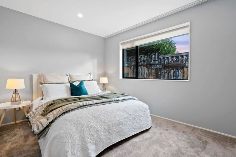 Photo of property in 37 Santa Monica Place, Goodwood Heights, Auckland, 2105