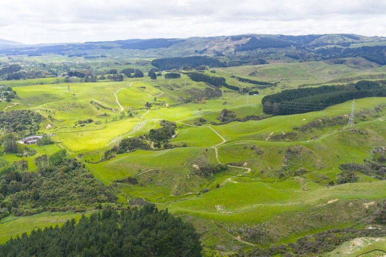Photo of property in 158 Pahiatua Aokautere Road, Aokautere, 4471