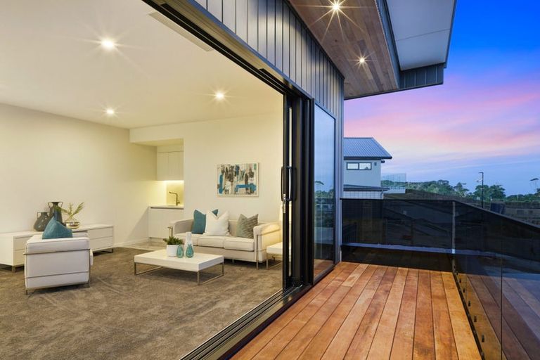 Photo of property in 28 Streamview Way, Long Bay, 0792