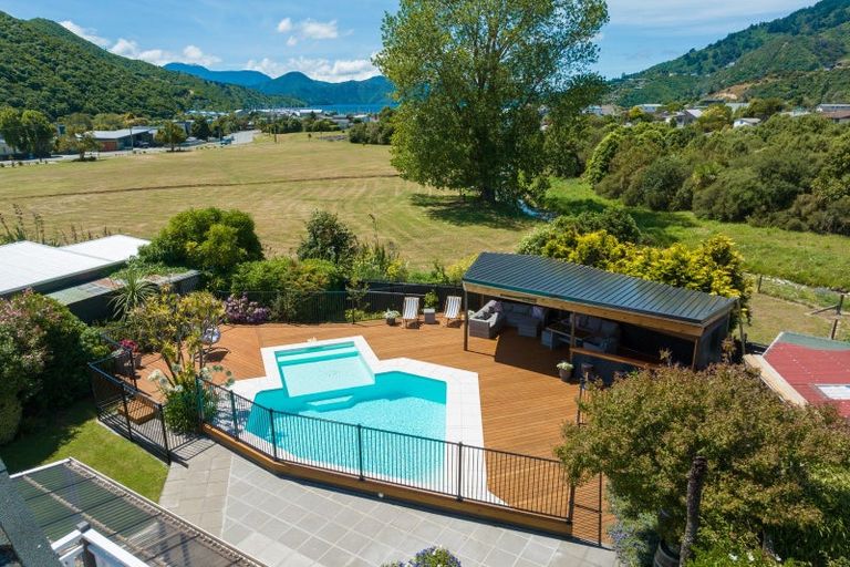 Photo of property in 1 Beach Road, Waikawa, Picton, 7220