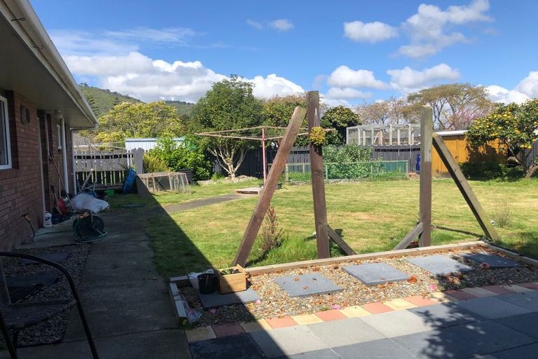 Photo of property in 27 Rewarewa Crescent, Waikanae, 5036