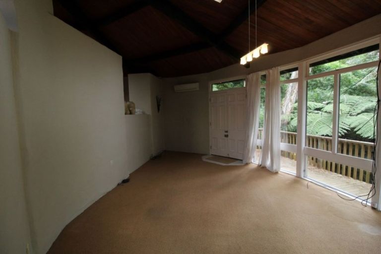 Photo of property in 539 South Titirangi Road, Titirangi, Auckland, 0604