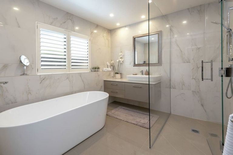 Photo of property in 14a The Parade, Bucklands Beach, Auckland, 2012