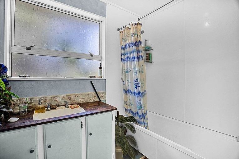 Photo of property in 3a Tavistock Street, Westown, New Plymouth, 4310