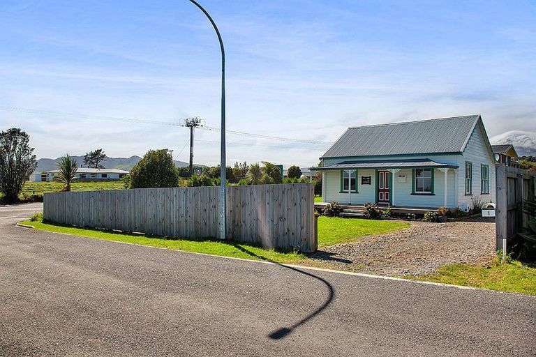 Photo of property in 1 Mahuru Lane, Okato, 4335
