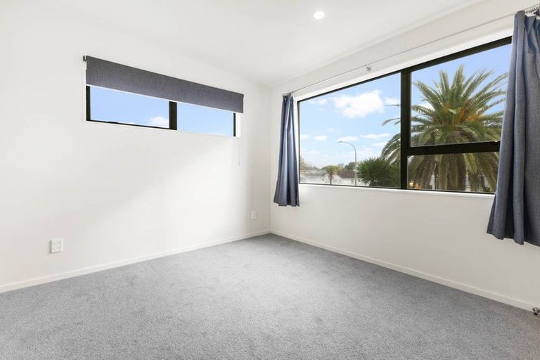 Photo of property in 52a Convair Crescent, Mangere, Auckland, 2022