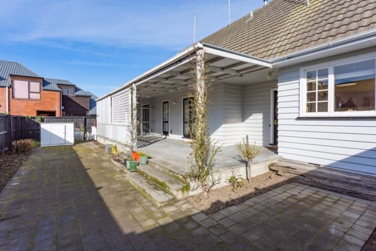 Photo of property in 1/414 Memorial Avenue, Burnside, Christchurch, 8053