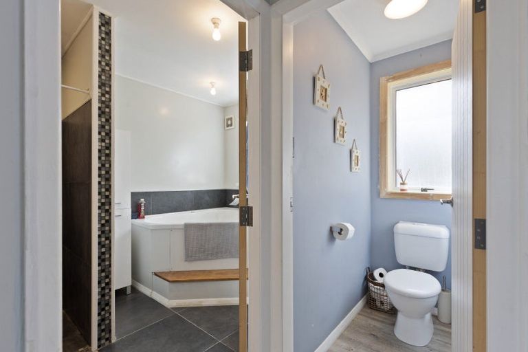 Photo of property in 8 Wairau Place, Kelvin Grove, Palmerston North, 4414