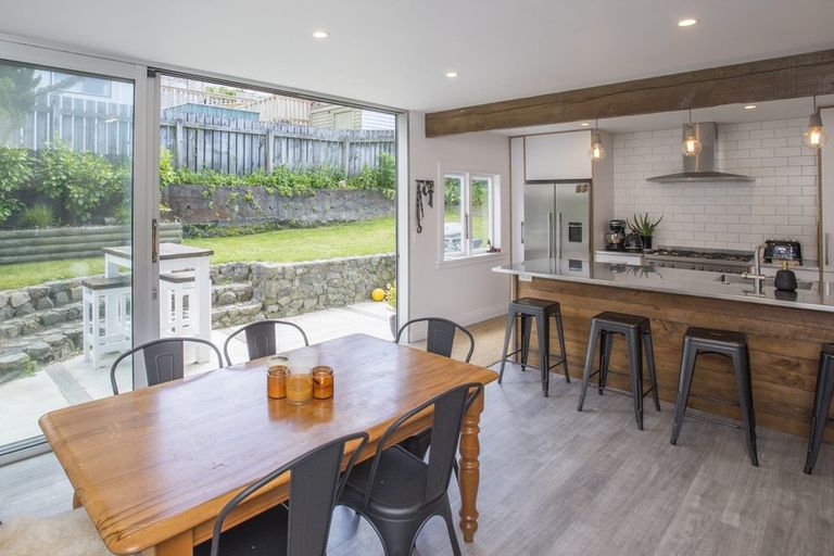 Photo of property in 96 Maupuia Road, Maupuia, Wellington, 6022