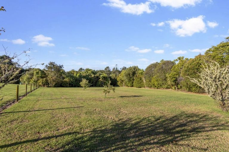 Photo of property in 70a Shaw Road, Oratia, Auckland, 0604