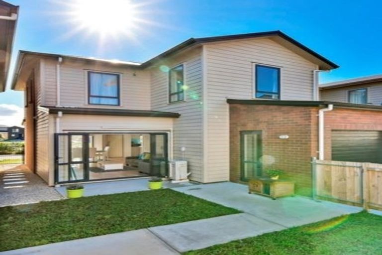 Photo of property in 43 Becker Drive, Weymouth, Auckland, 2103