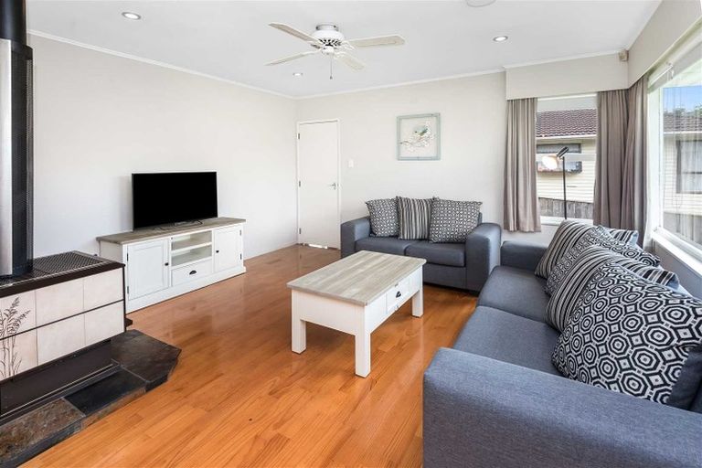 Photo of property in 5 Rainbow Place, Wattle Downs, Auckland, 2103