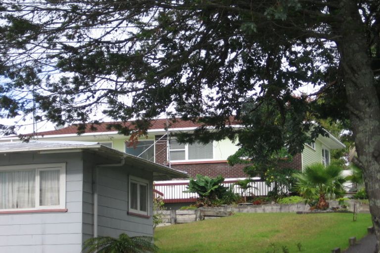 Photo of property in 1/50 Atkinson Road, Titirangi, Auckland, 0604