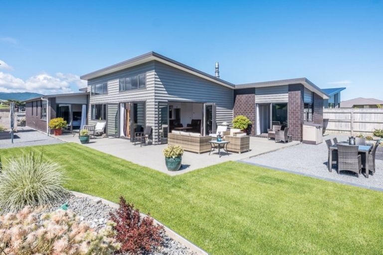 Photo of property in 97 The Drive, Paraparaumu Beach, Paraparaumu, 5032