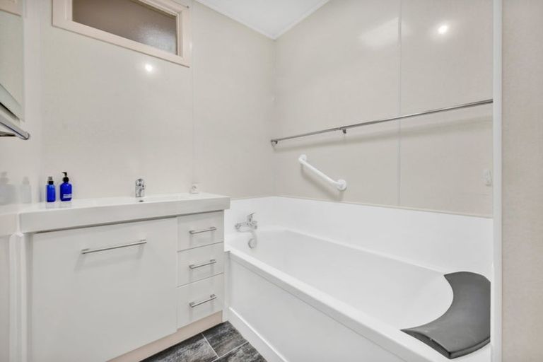 Photo of property in 15 Kahui Road, Rahotu, Opunake, 4684
