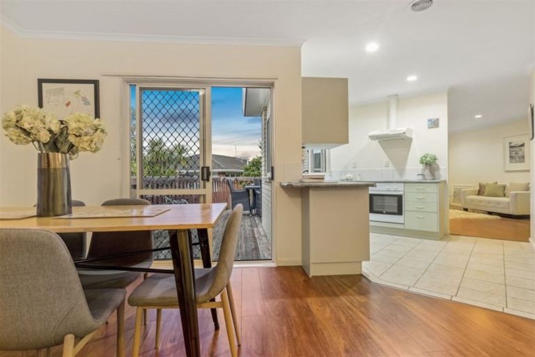 Photo of property in 6a Fayette Place, Te Atatu South, Auckland, 0610