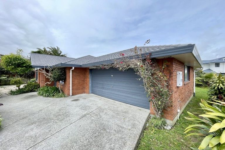 Photo of property in 30 Pitt Avenue, Clendon Park, Auckland, 2103