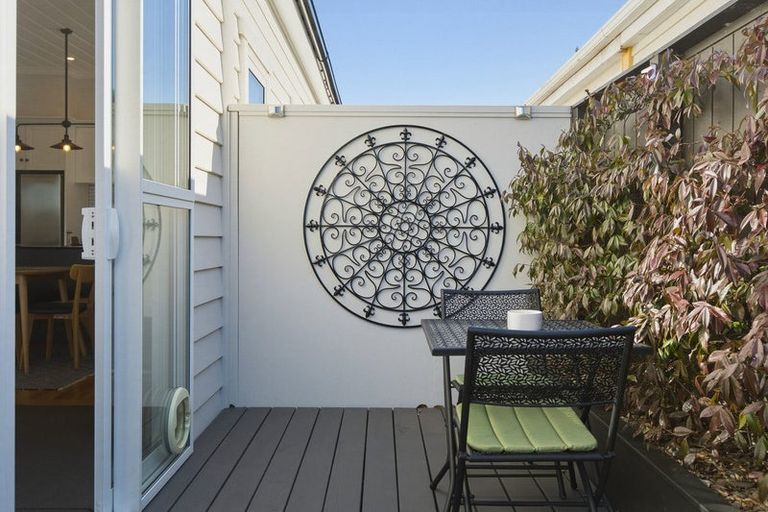 Photo of property in 25 Standish Street, Westown, New Plymouth, 4310