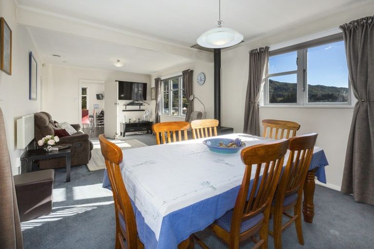 Photo of property in 93 Bell Street, Tawa, Wellington, 5028