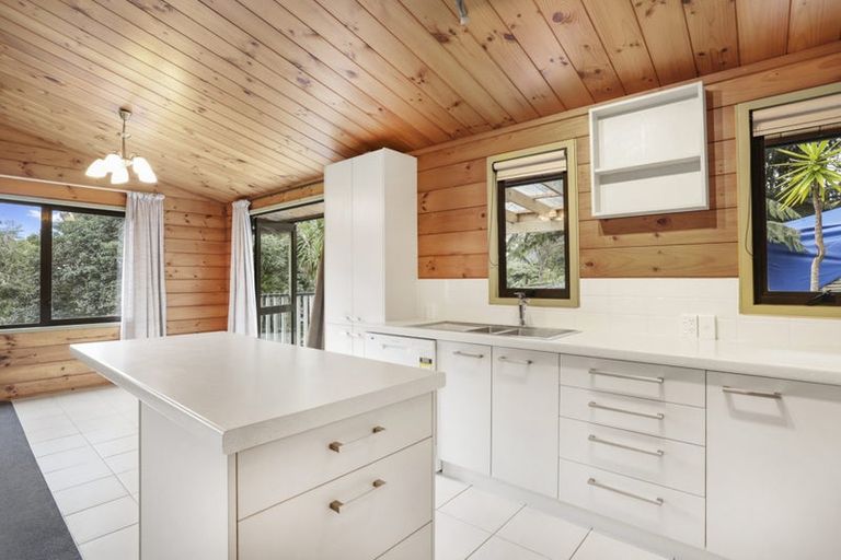 Photo of property in 99 Wirihana Road, Titirangi, Auckland, 0604