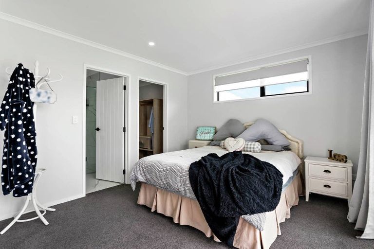 Photo of property in 28 Kerr Crescent, Patumahoe, 2679