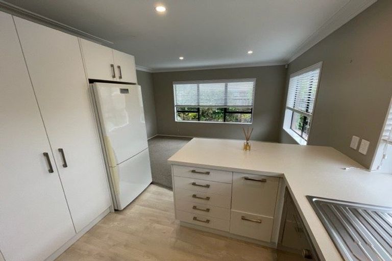 Photo of property in 2/48 Shakespeare Road, Milford, Auckland, 0620