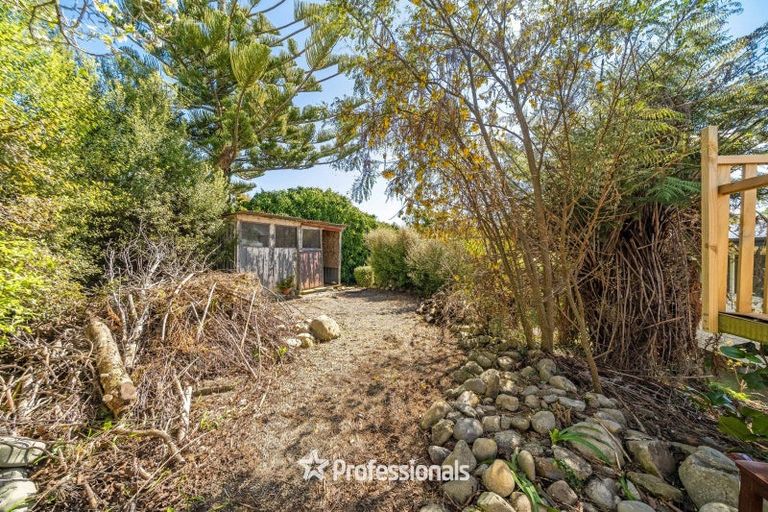 Photo of property in 118 Holborn Drive, Stokes Valley, Lower Hutt, 5019