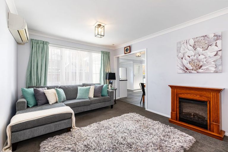 Photo of property in 1/17 Oak Street, Ebdentown, Upper Hutt, 5018