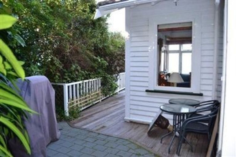 Photo of property in 30 Napier Street, Karaka Bays, Wellington, 6022