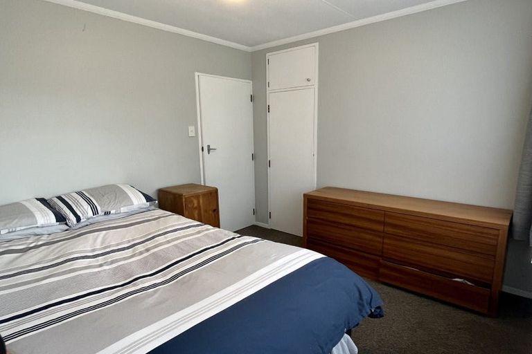 Photo of property in 27 Mokau Place, Terrace End, Palmerston North, 4410